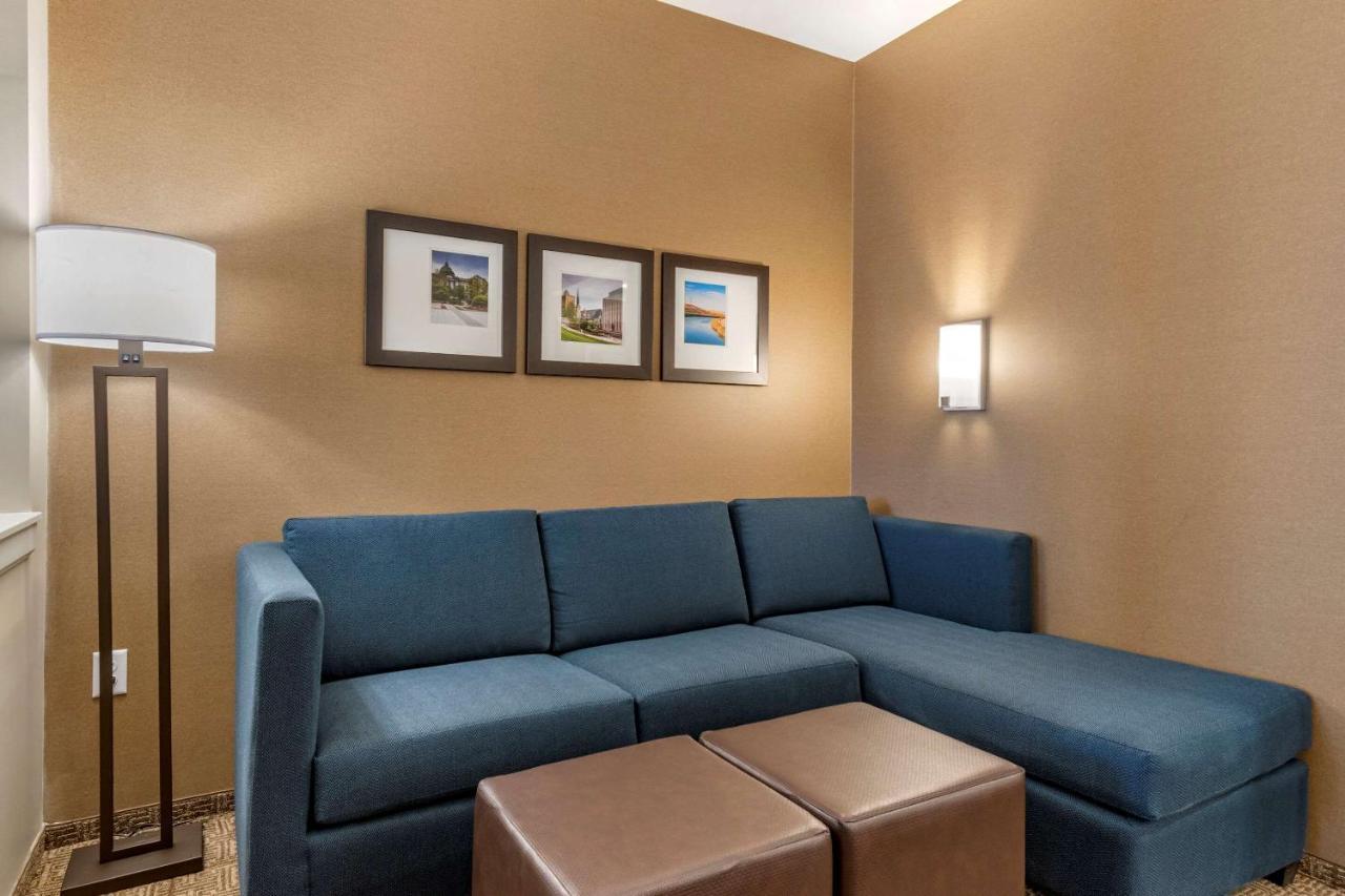 Comfort Suites Camp Hill-Harrisburg West Экстерьер фото